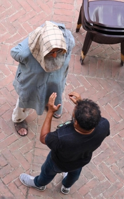 Big B on use of prosthetics and back pain during 