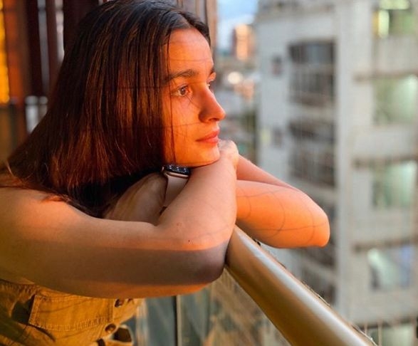 Alia Bhatt posts sun kissed picture.