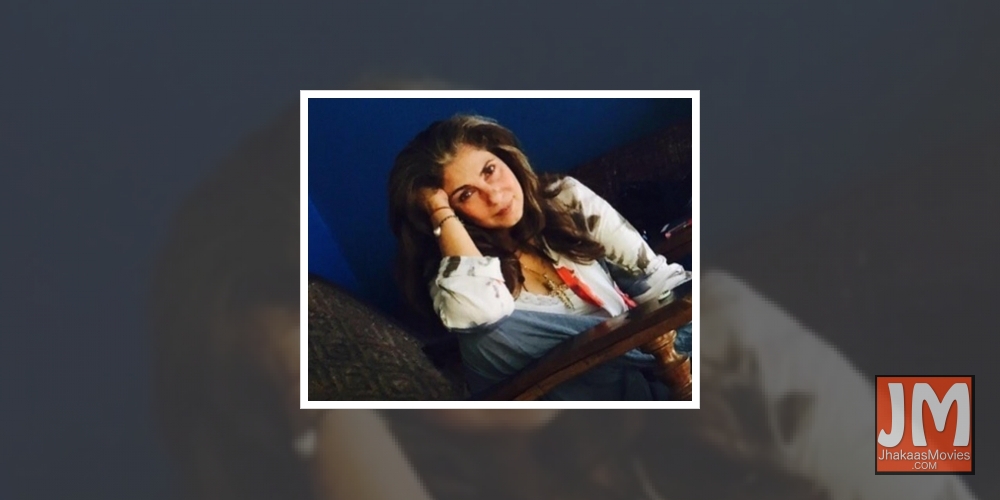 Twinkle shares pic of 'beautiful' mom Dimple Kapadia on her 63rd b'day.