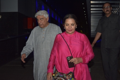 Mumbai, June 14 (IANS) Veteran actress Shabana Azmi and her husband Javed Akhtar have been spending weekend at their house in Khandala.