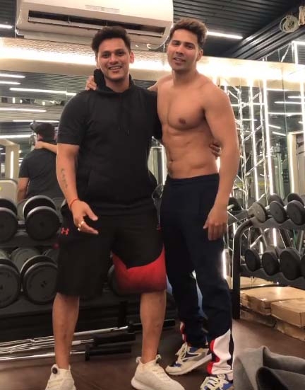 Varun Dhawan grooves to 'Tum to thehre pardesi' in gym.