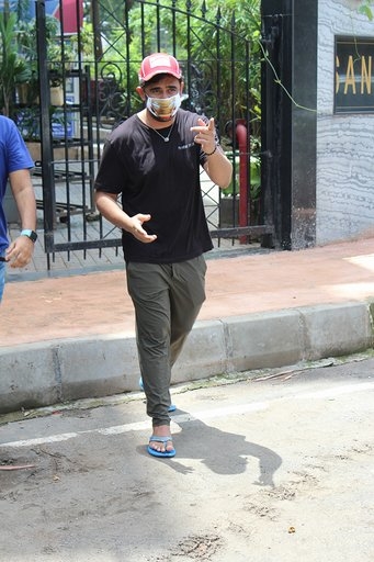Mumbai: Actor Amit Sadh seen at a dubbing studio in Juhu, Mumbai on June 19, 2020. (Photo: IANS)