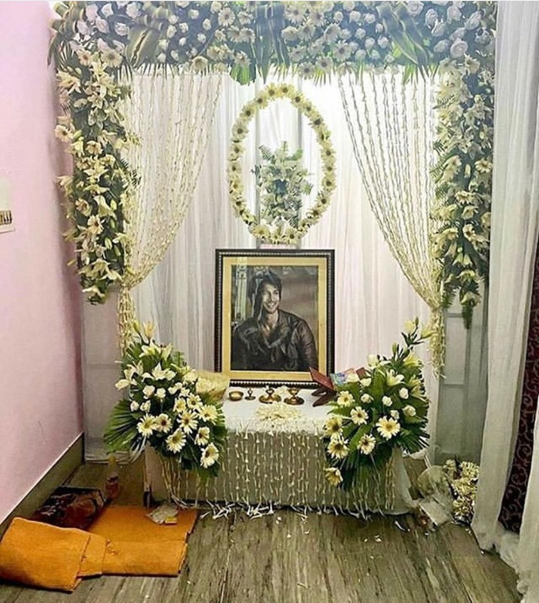 Sushant Singh Rajput's family conducts prayer meet in Patna.