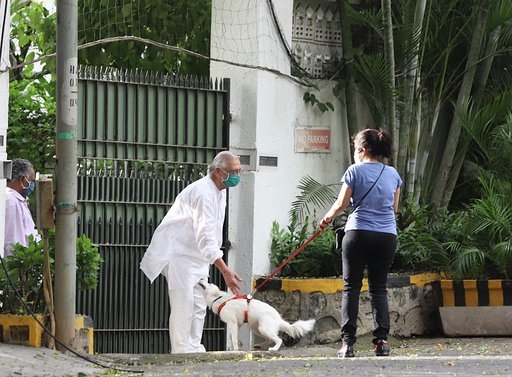 Mumbai: Lyricist, poet, author, screenwriter and film director Gulzar seen at Bandra in Mumbai on June 22, 2020. (Photo: IANS)