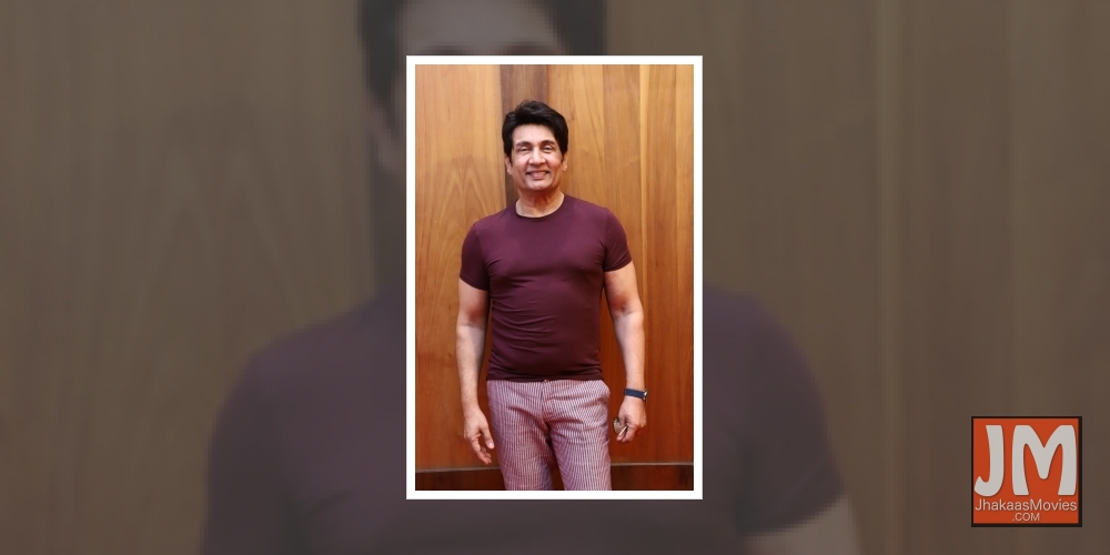 Big B gets a special 'colourful' tribute from fan.