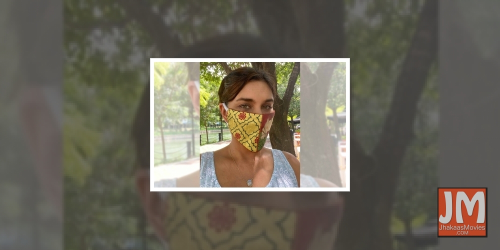 Lisa Ray flaunts her greys in new picture.