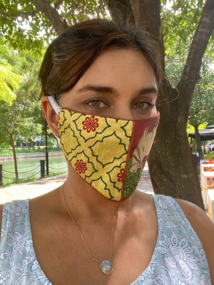 Lisa Ray flaunts her greys in new picture.