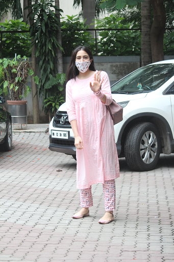Mumbai: Actress Sara Ali Khan seen at filmmaker Anand L Rai's office in Mumbai's Andheri on June 30, 2020. (Photo: IANS)