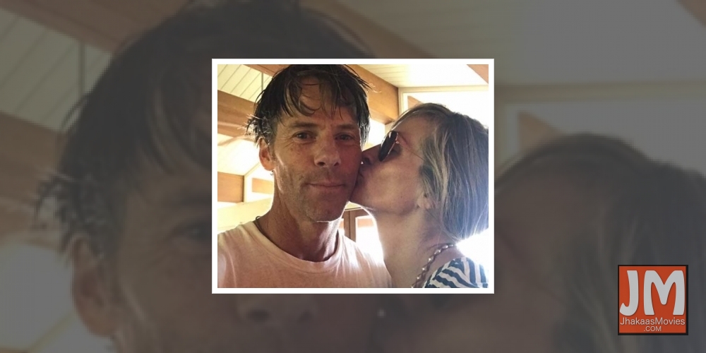 Julia Roberts, Danny Moder mark 18 years as married couple.