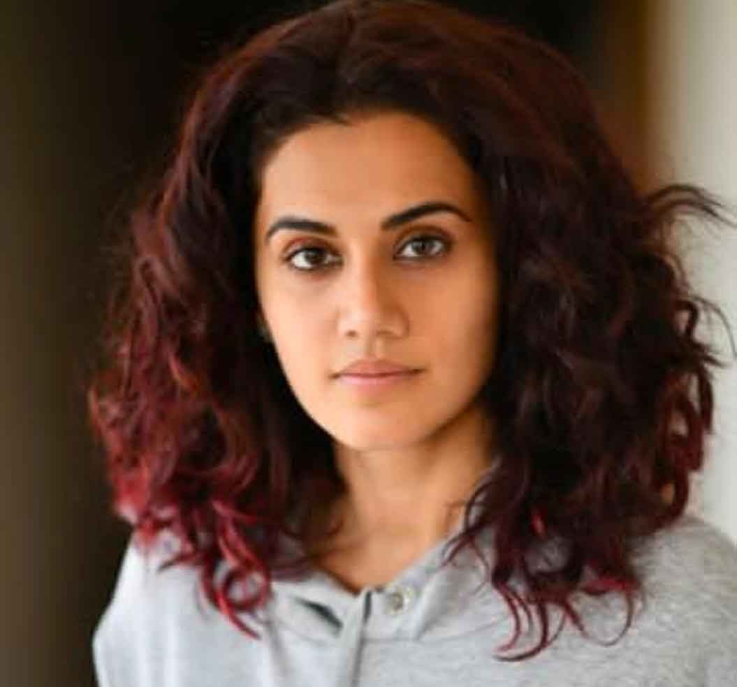 Kangana Ranaut's team accuses Taapsee Pannu of ganging up on her.