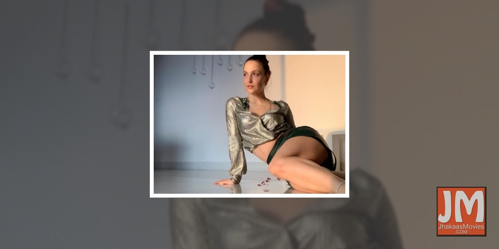 Elli AvrRam pens poetry on social media.