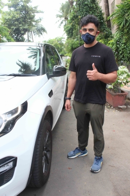 Mumbai: Actor Amit Sadh seen at a dubbing studio in Mumbai