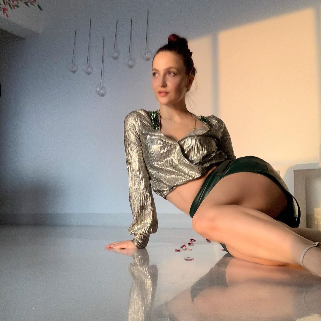 Elli AvrRam pens poetry on social media.