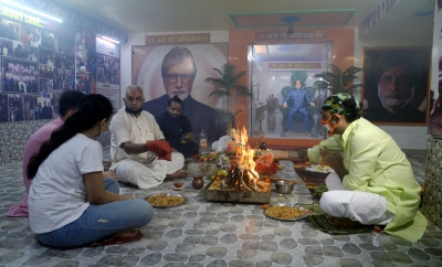 Kolkata: Members of All Bengal Amitabh Bachchan Fan Association perform 