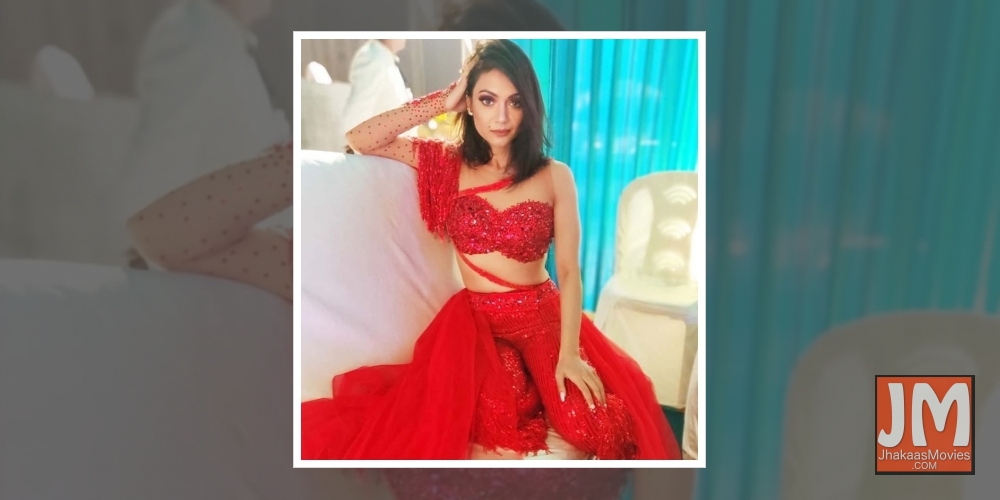 IshQ Bector teams up with former 'Indian Idol' contestant Charu Semwal.