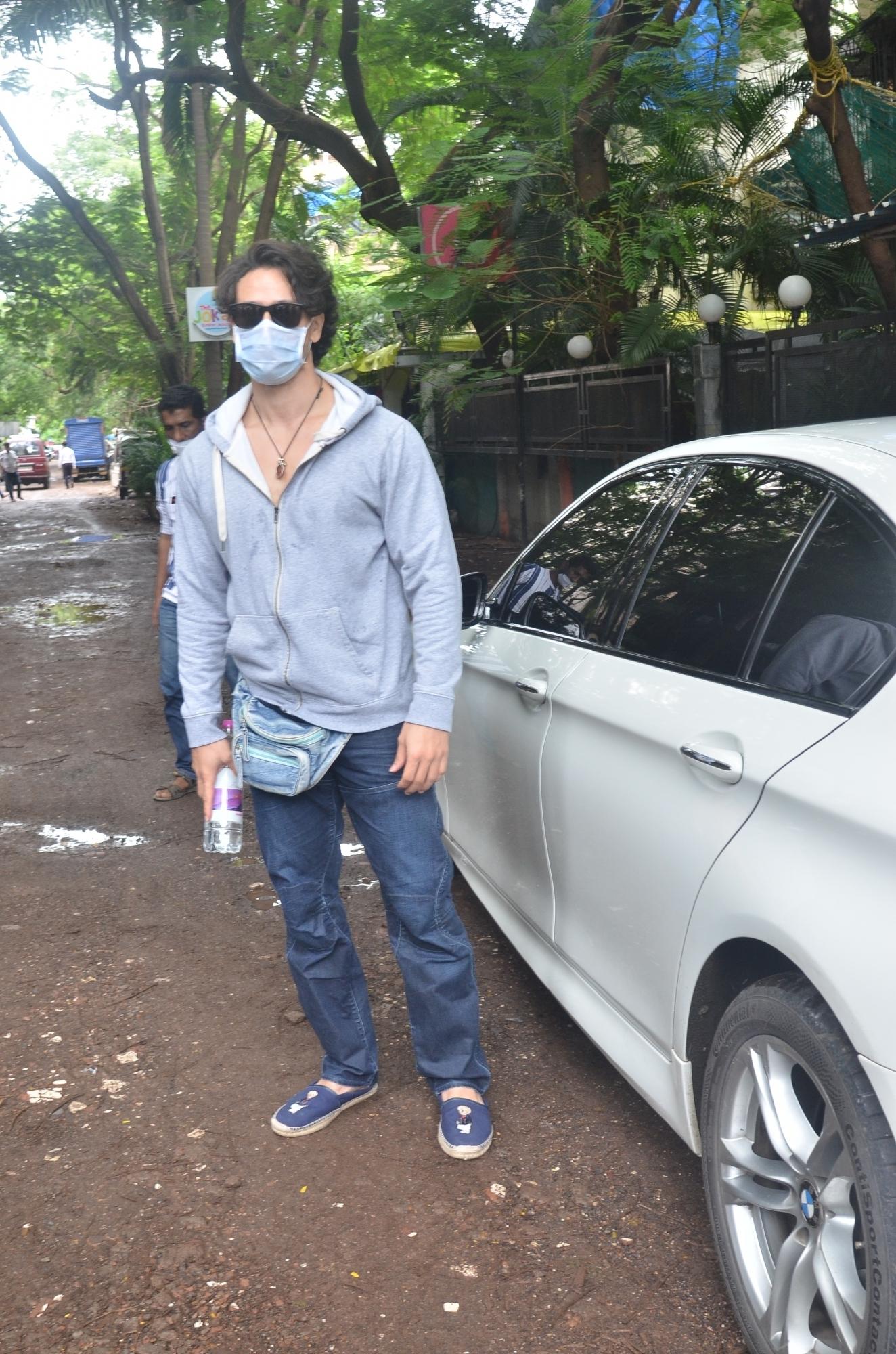 Mumbai: Bollywood Actor Tiger Shroff seen at dubbing studio in Mumbai's Juhu on July 23, 2020. (Photo: IANS)