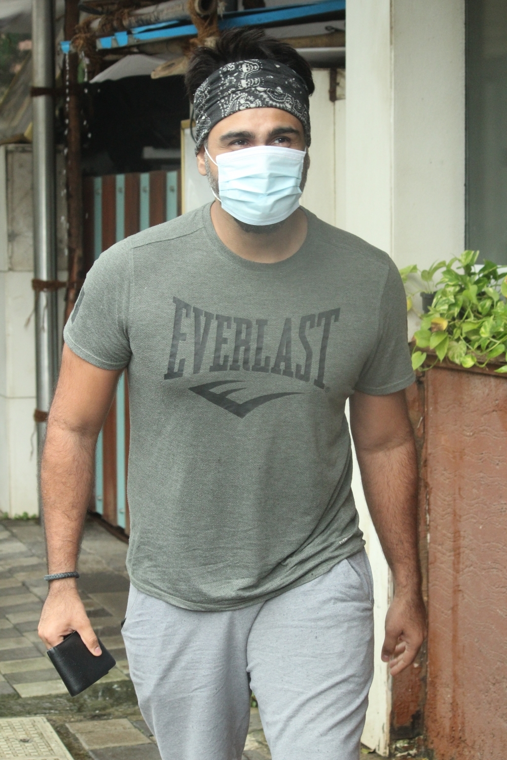 Mumbai: Actor Jackky Bhagnani seen in Mumbai's Juhu on July 30, 2020. (Photo: IANS)