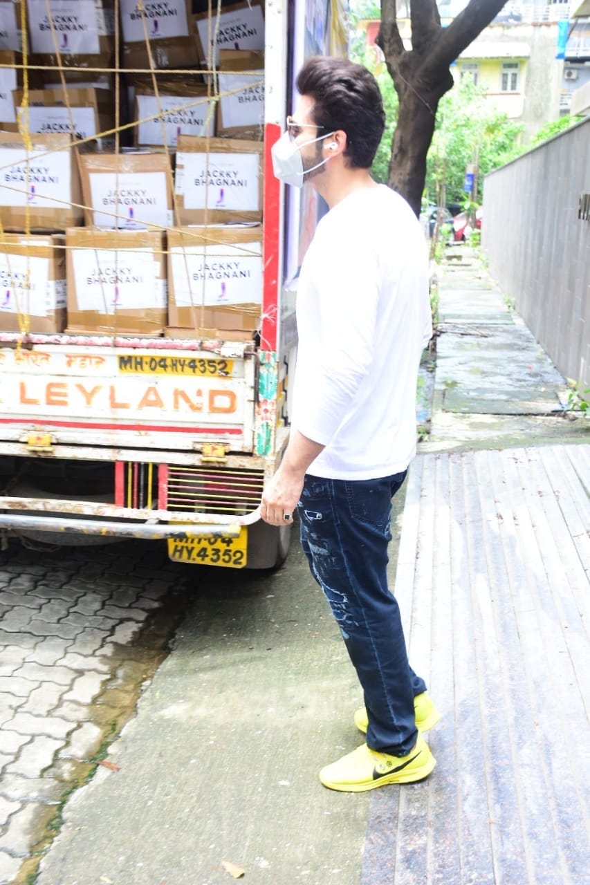 Jackie Bhagnani extends a helping hand to the families of the 600 dancers of the 'All India Film Television and Events Dancers Association'!.