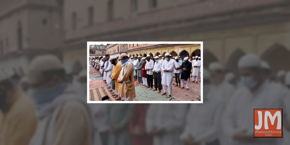New Delhi: People offer Eid-Ul-Adha prayers at Fatehpuri Masjid in New Delhi on Aug 1, 2020.