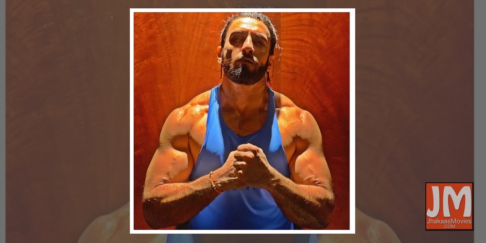 Ranveer posts beefed up look: 'Kaam dhanda nahi hai'