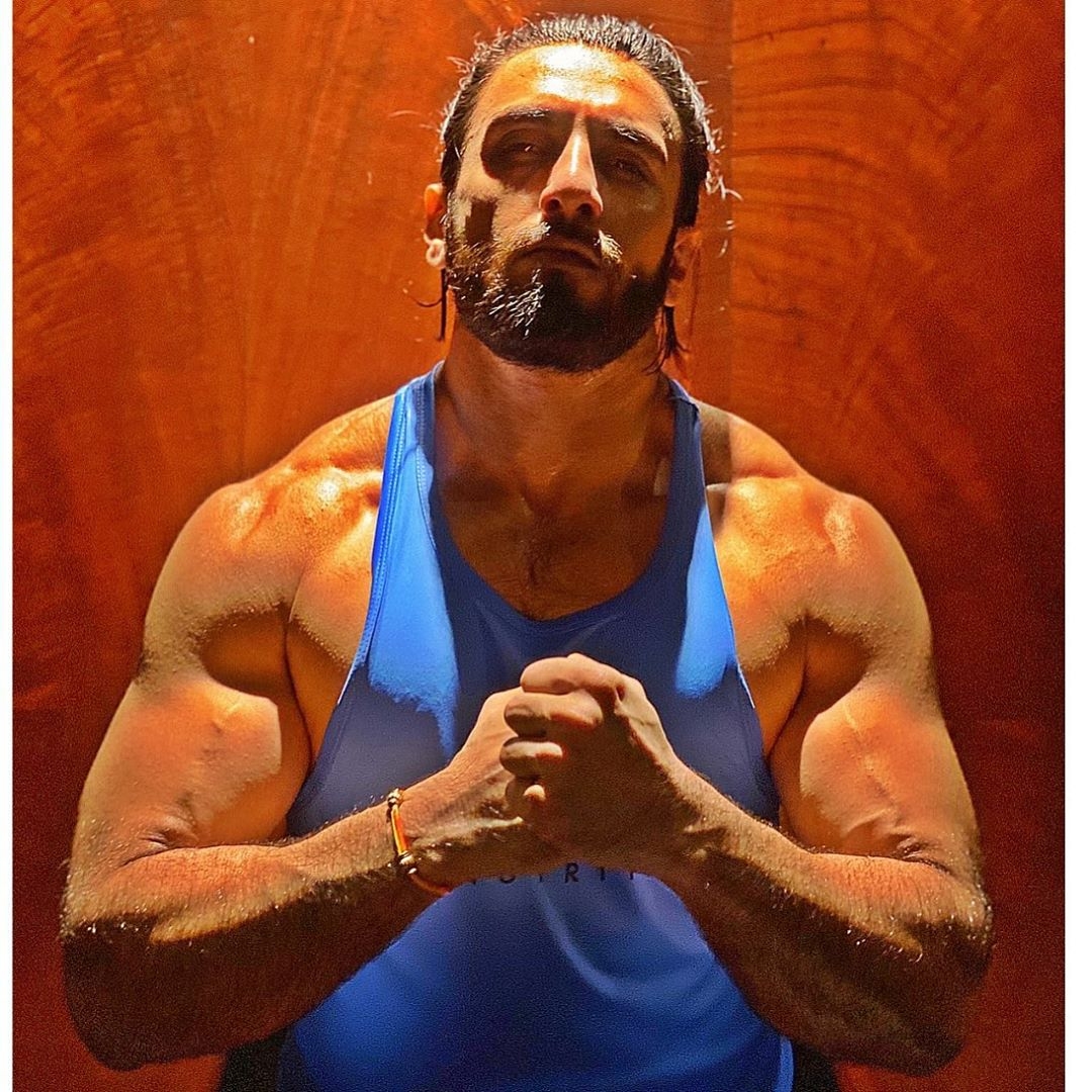 Ranveer posts beefed up look: 'Kaam dhanda nahi hai'