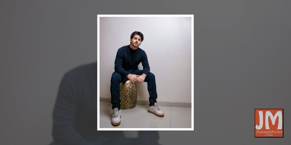 Ramayan actor Sunil Lahiri's son Krish Pathak features in new music video.