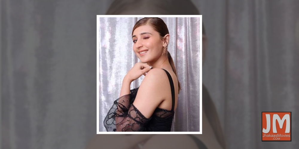 Dhvani Bhanushali releases unplugged version of 'Laila'.