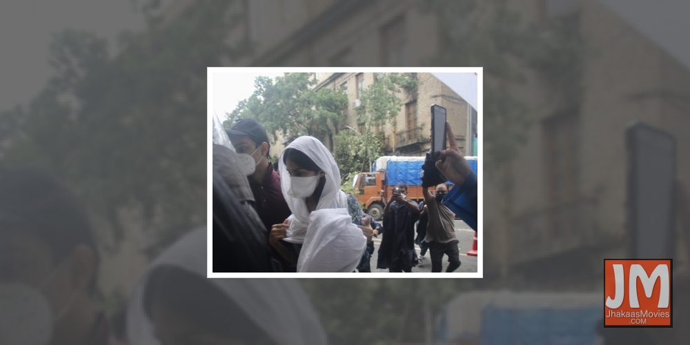 Mumbai: Bollywood actor Rhea Chakraborty accompanied by her brother Showik arrives to appear before the Enforcement Directorate for questioning in a money laundering probe vis-a-vis the Sushant Singh Rajput case, in Mumbai on Aug 7, 2020.