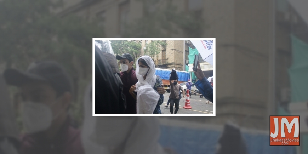 Mumbai: Bollywood actor Rhea Chakraborty accompanied by her brother Showik arrives to appear before the Enforcement Directorate for questioning in a money laundering probe vis-a-vis the Sushant Singh Rajput case, in Mumbai on Aug 7, 2020.