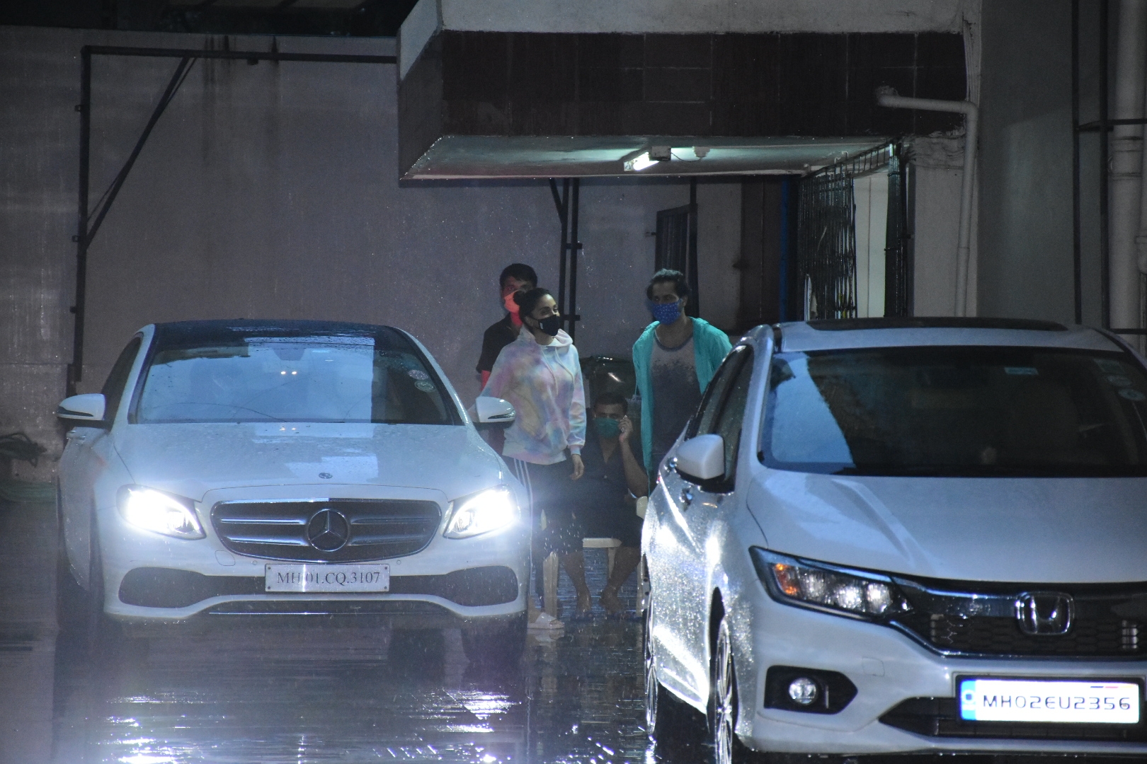 Mumbai: Actors Kiara Advani and Varun Dhawan seen at the office of Dharma Productions in Mumbai's Bandra on Aug 10, 2020. (Photo: IANS)