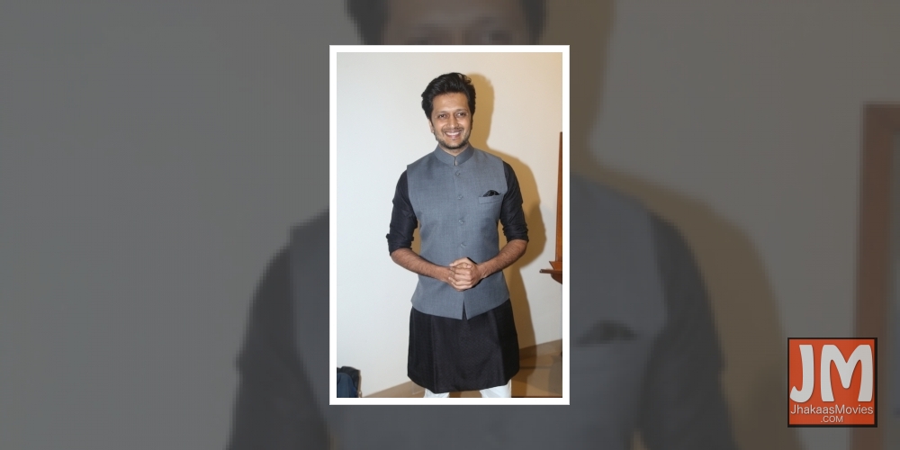 Mumbai: Actor Riteish Deshmukh during an exhibition curated by photojournalist Pradeep Chandra and film historian SMM Ausaja on poet, lyricist and screenwriter Javed Akhtar's birthday in Mumbai on Jan 15, 2020.