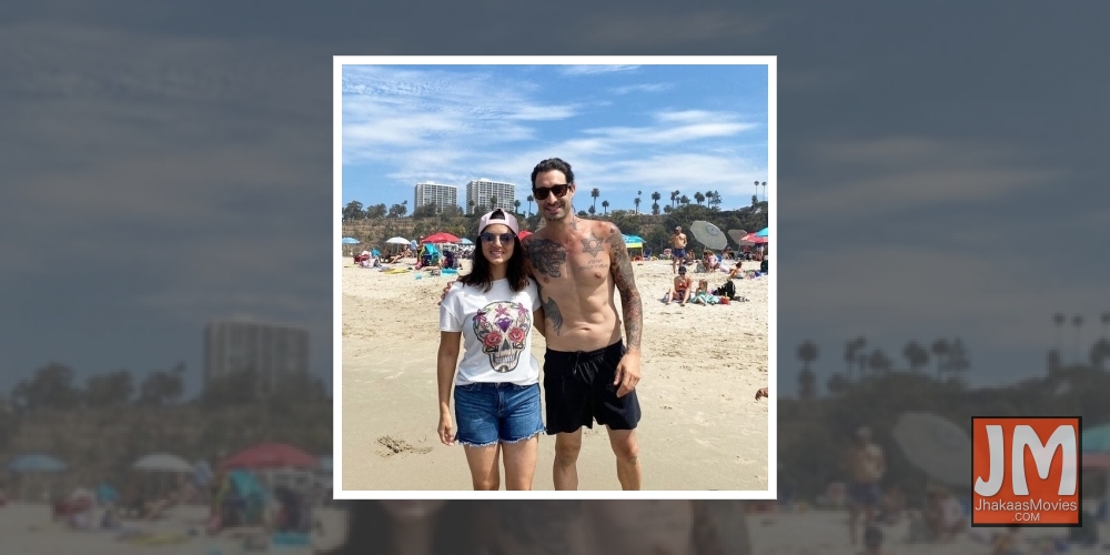 Sunny Leone spends beach time with hubby.