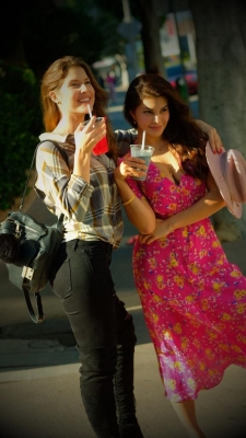 Jacqueline Fernandez to do a video podcast with lookalike Amanda Cerny.