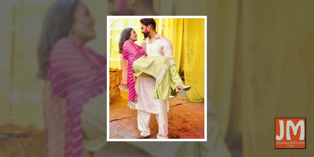 When Parmish Verma got tired lifting Neha Kakkar during song shoot.