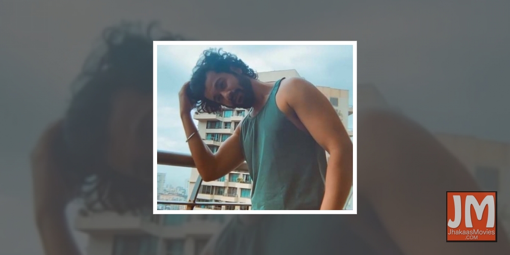 Vicky Kaushal's reaction to brother Sunny's long hair is epic.