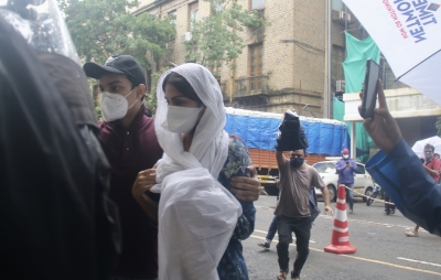 Mumbai: Bollywood actor Rhea Chakraborty accompanied by her brother Showik arrives to appear before the Enforcement Directorate for questioning in a money laundering probe vis-a-vis the Sushant Singh Rajput case, in Mumbai on Aug 7, 2020. (Photo: IANS)