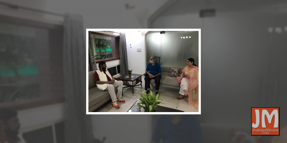 Faridabad: Union Minister and Rajya Sabha member Ramdas Athawale meets late actor Sushant Singh Rajput's father KK Singh at their residence in Faridabad on Aug 28, 2020.