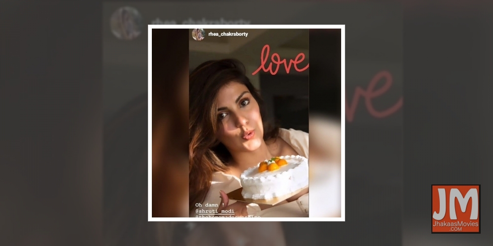 Did Rhea return to Sushant's home on June 12, fans wonder after viral post.