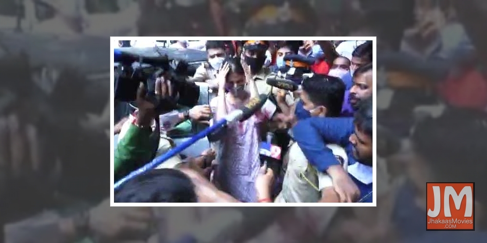 Bollywood reacts to Rhea being mobbed at NCB office