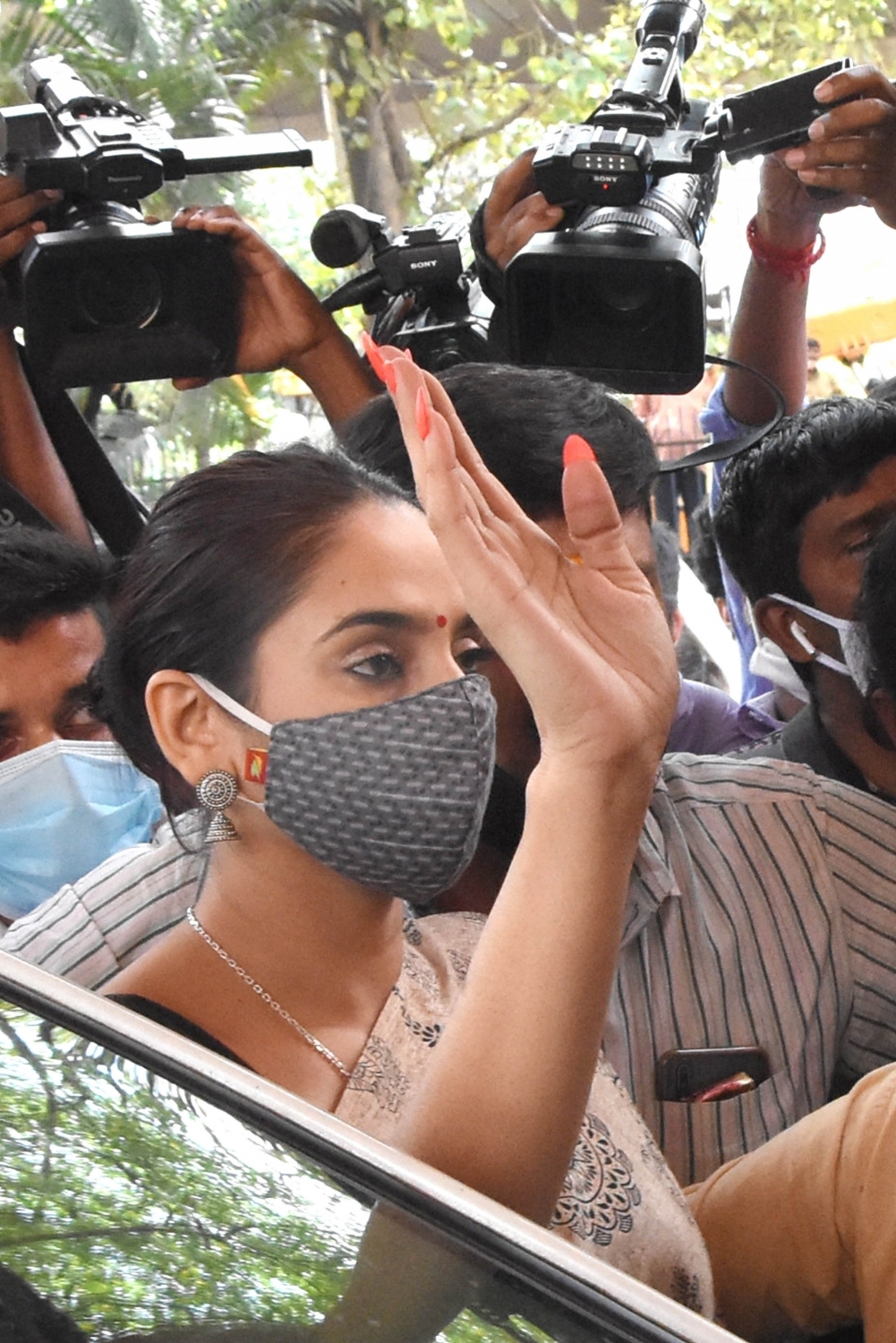 Bengaluru: Actress Ragini Dwivedi arrives to appear before the Central Crime Branch (CCB) in connection with a probe into the alleged drug links in the Kannada film industry, in Bengaluru on Sep 4, 2020. The CCB questioned the actress about the alleged drug links in the Kannada film industry and if she too was an addict, a police official said on Friday. Ragini, 30, drove to the CCB office following a summons hours after its sleuths searched her posh flat in the city's northern suburb to find out if banned drugs were hidden. (Photo: IANS)
