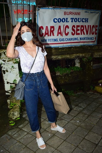 Mumbai: Actress Shamita Shetty seen at Juhu in Mumbai on Sep 4, 2020. (Photo: IANS)