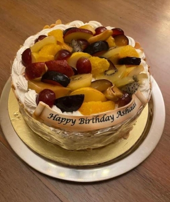 Asha Bhosle celebrates 87th birthday with family.