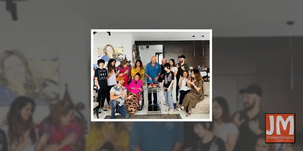 Hrithik Roshan suspects his folks are 'growing up'