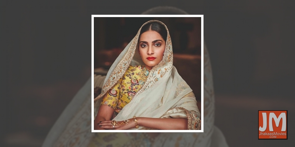 Kangana calls Sonam Kapoor 'mafia bimbo', Rhea a 'small time druggie'.