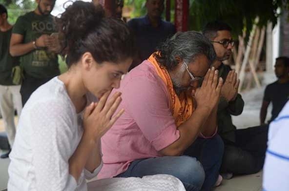 Anubhav recalls day one of 'Thappad' shoot, Taapsee wants to plan their next.