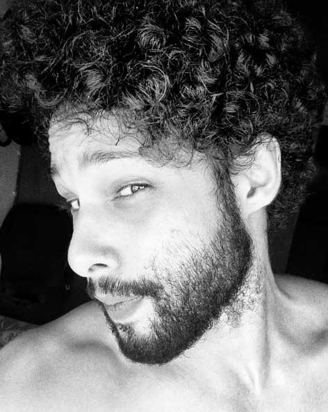 Siddhant Chaturvedi praises the camera, filters, selfies in new post.