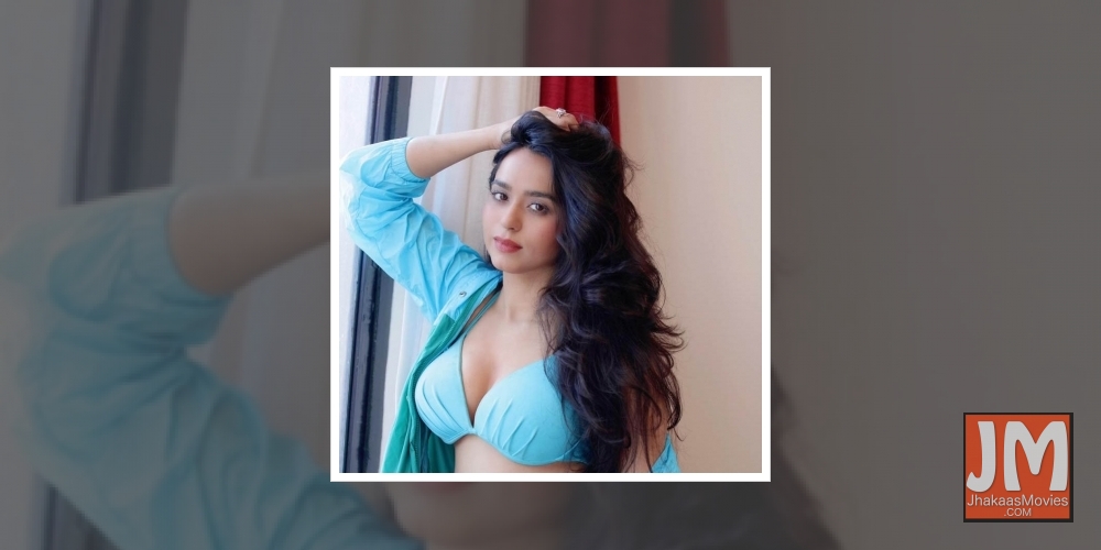 Actress Soundarya Sharma has always been a trendsetter when it comes to style. Although she is still struggling to find a foothold in Bollywood, she normally doesn't have to try too hard to have the mercury soaring with her style quotient.