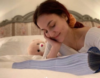 Elli AvrRam is in mood for 