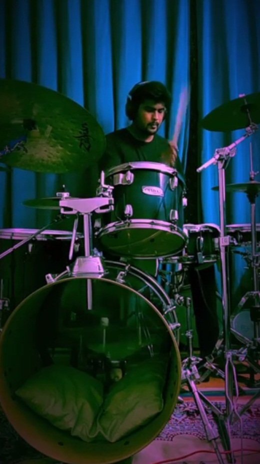 Namit Das' new musical turn: Actor tries recreating Rafi's 'Badan pe sitare'.