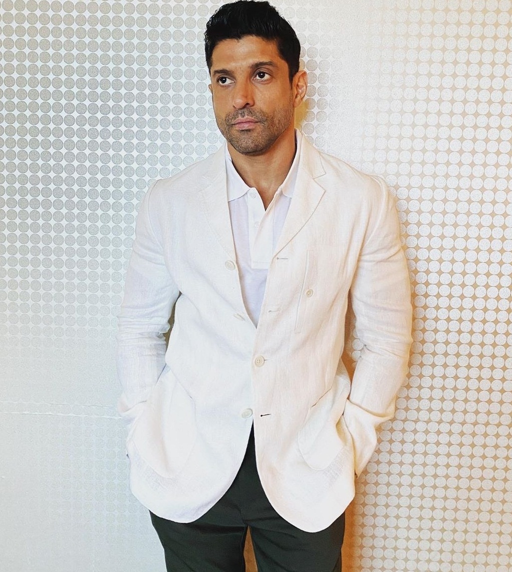 B-Town backs Jaya Bachchan after her Parliament speech alleging B'wood being defamed.